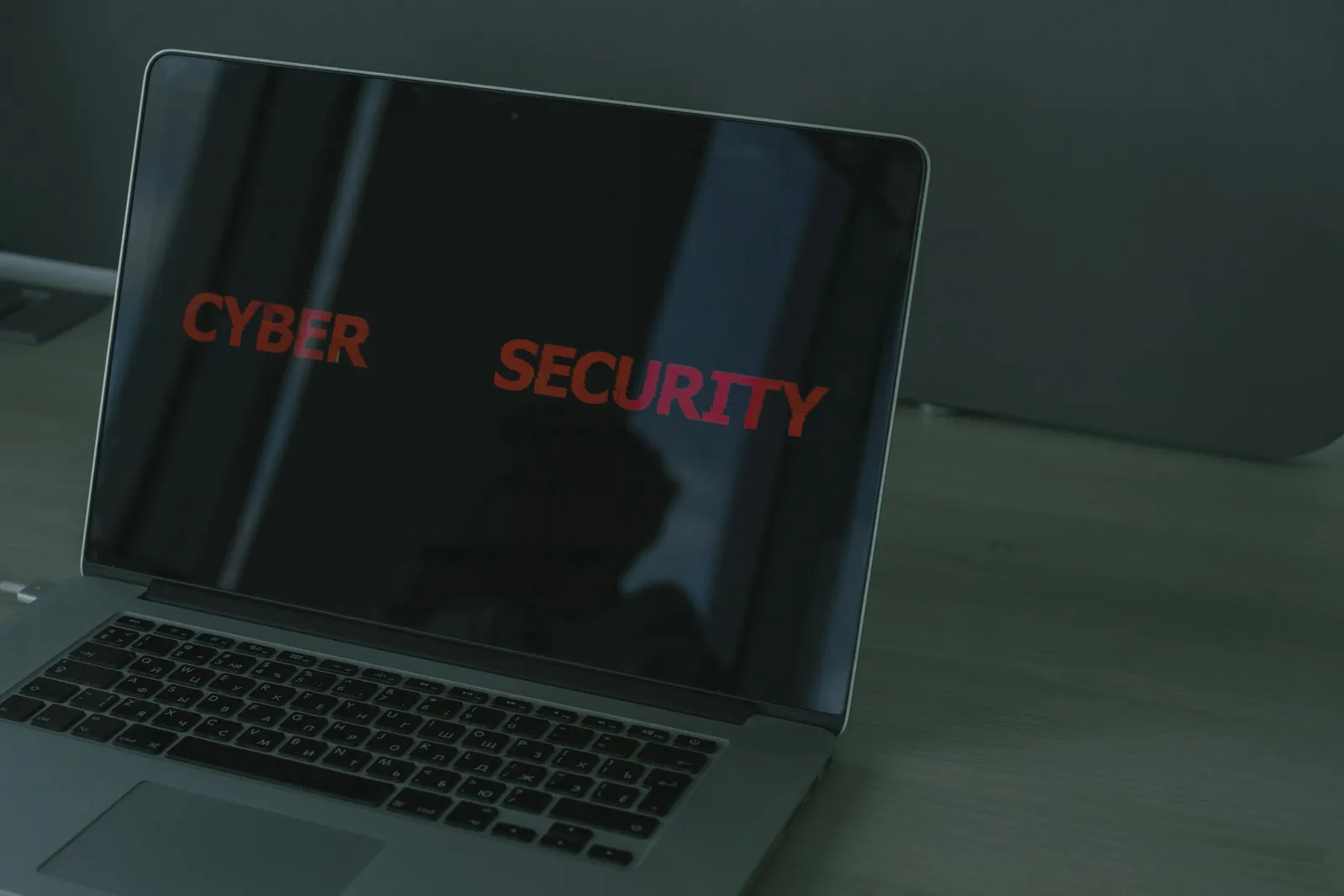 PC portable affichant "CYBER SECURITY"